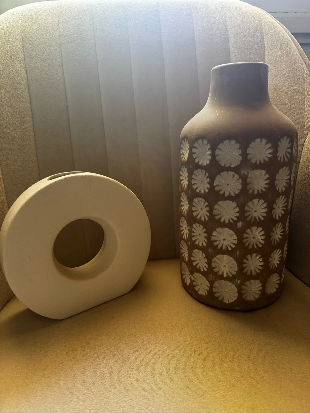 Textured Brown Ceramic Flower-Relief Vase - Decorative Home Accent
